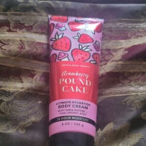 Bath & Body Works Strawberry Pound Cake Body Cream Fab Fab Smell